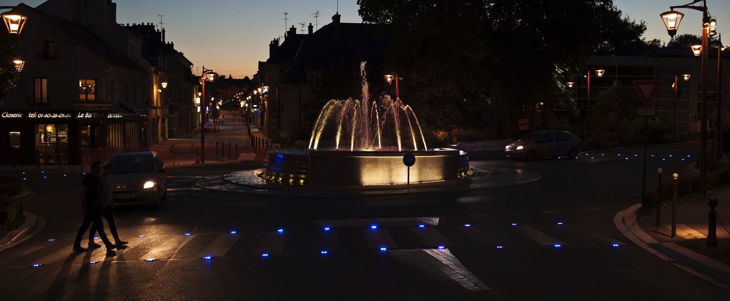 Passage piéton : balise LED routière de sécurité