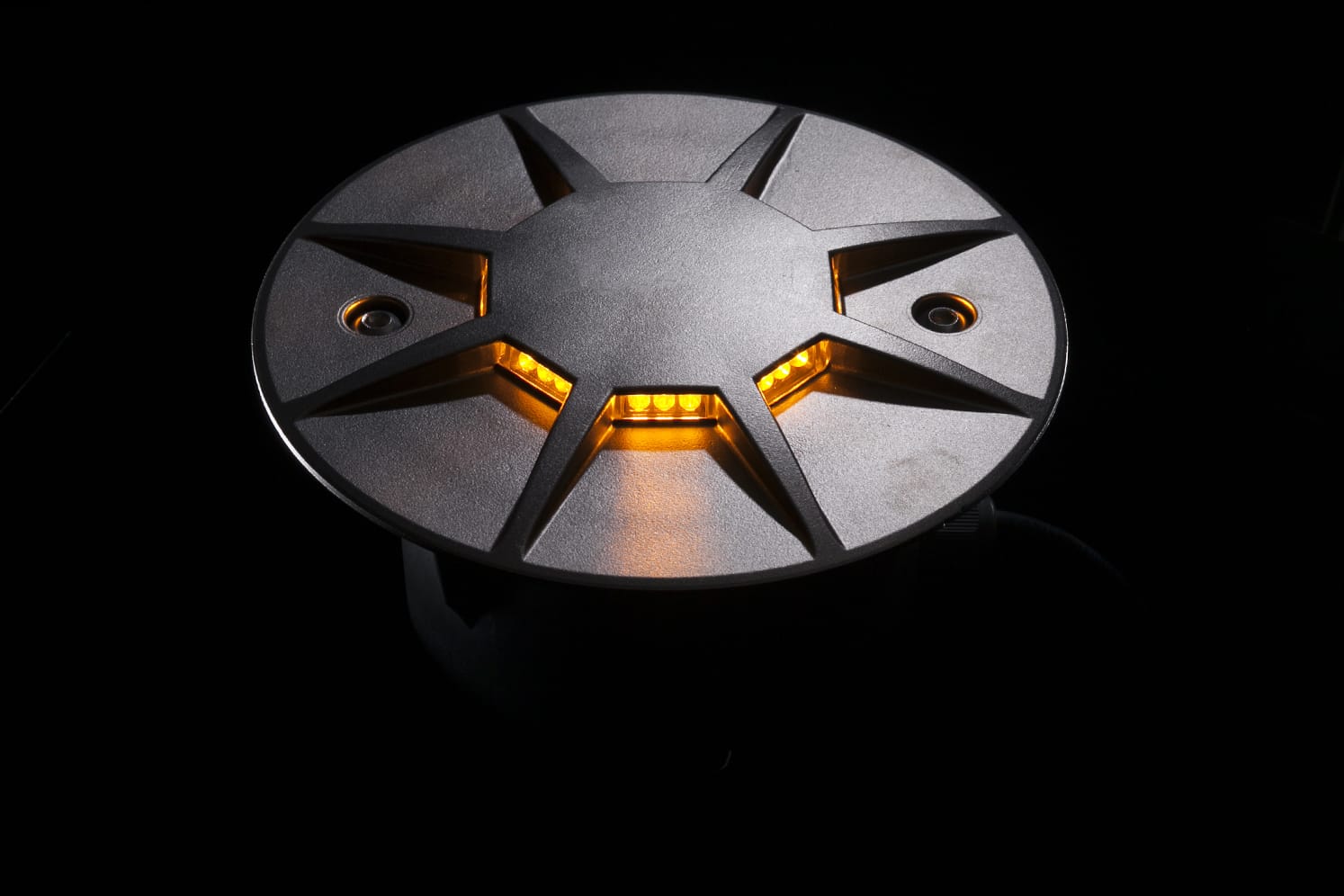 Plot routier LED 360º pour giratoire, parking, voirie ECO-870 ambre