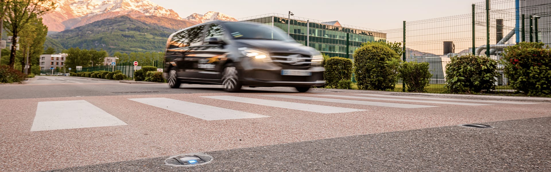 GPS synchronised flashing beacon LED stud - Eco-Innov