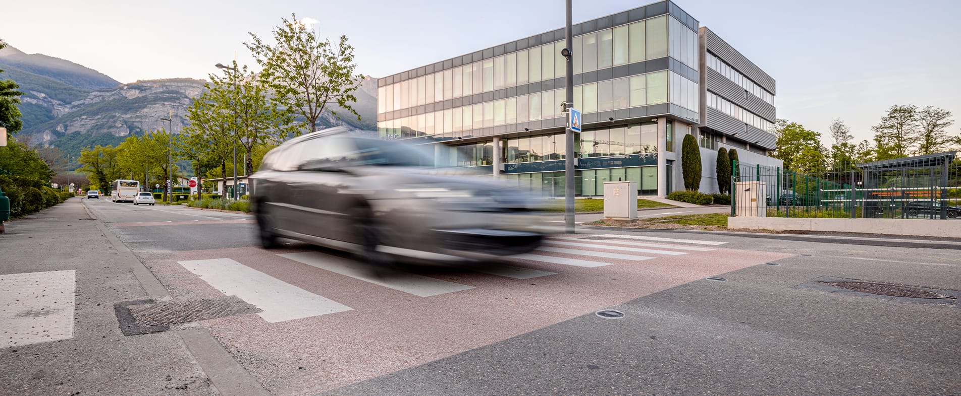 Synchronised flashing beaconing of a pedestrian crossing, ECO-160 A Eco-Innov
