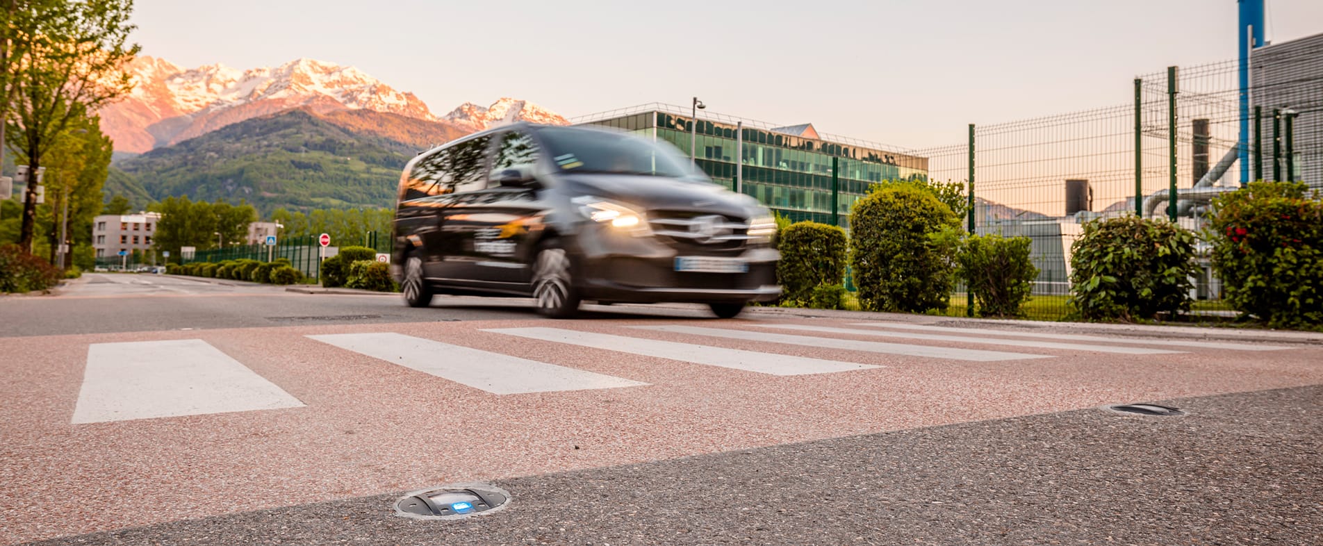 Synchronised flashing beaconing of a pedestrian crossing, ECO-160 A Eco-Innov