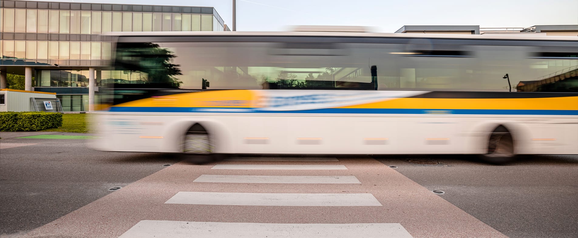 Synchronised flashing beaconing of a pedestrian crossing, ECO-160 A Eco-Innov