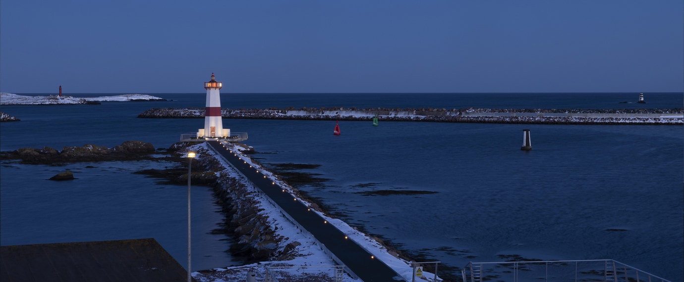 Light guidance for safety ensuring visibility of a lighthouse access pontoon in all weathers, ECO-870 Eco-Innov