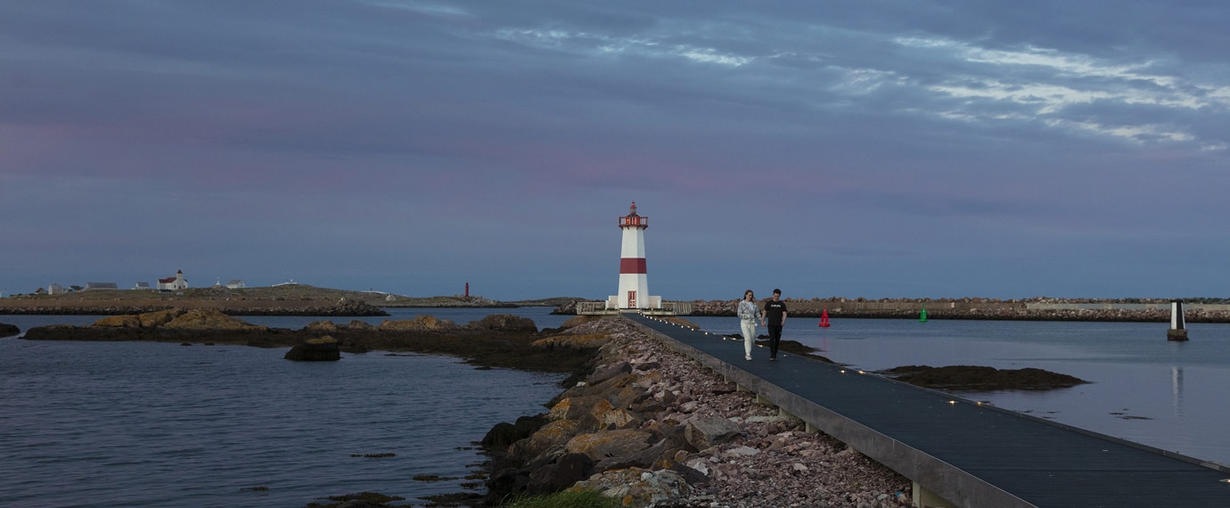 Light guidance for safety ensuring visibility of a lighthouse access pontoon in all weathers, ECO-870 Eco-Innov