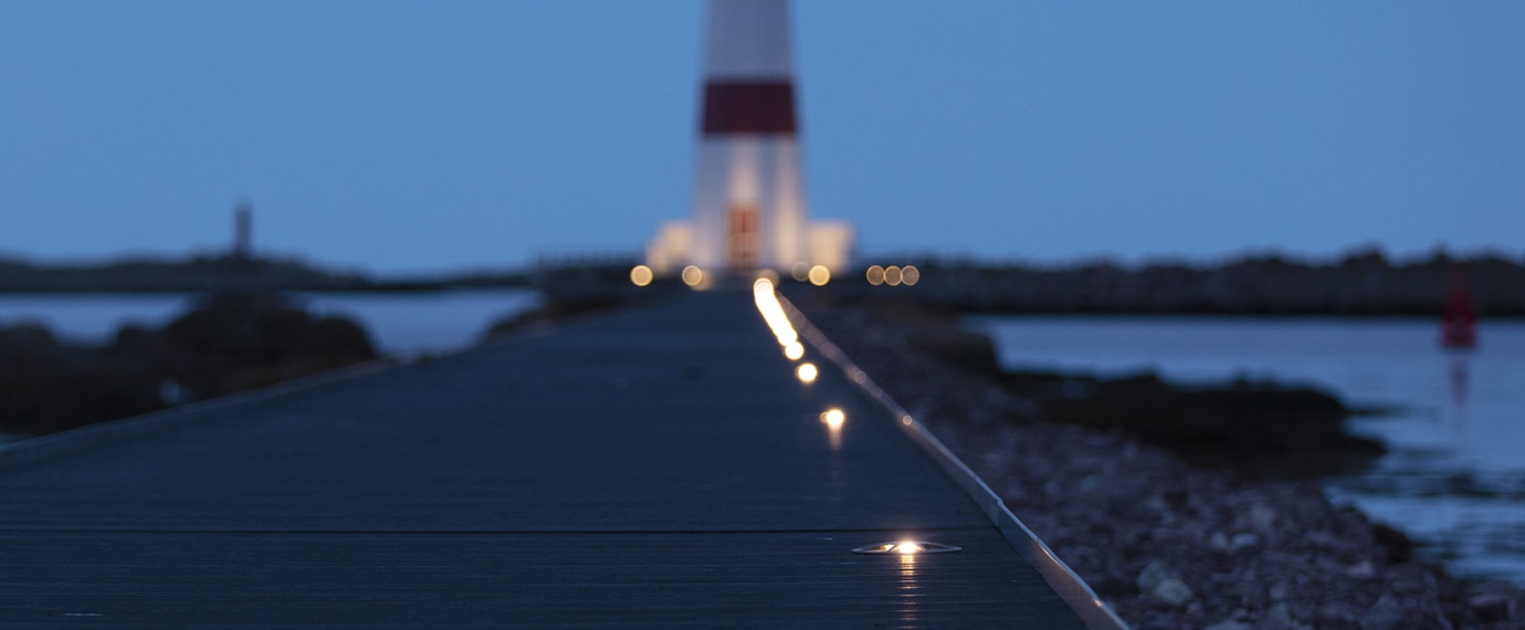 Light guidance for safety ensuring visibility of a lighthouse access pontoon in all weathers, ECO-870 Eco-Innov