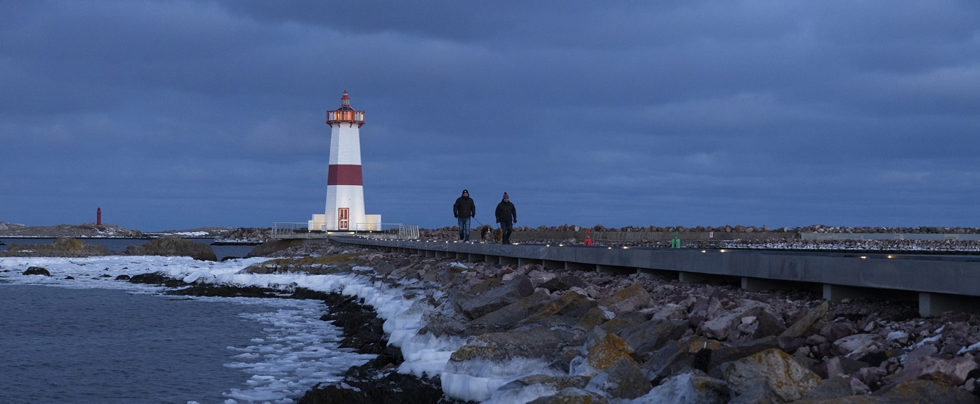 Light guidance for safety ensuring visibility of a lighthouse access pontoon in all weathers, ECO-870 Eco-Innov