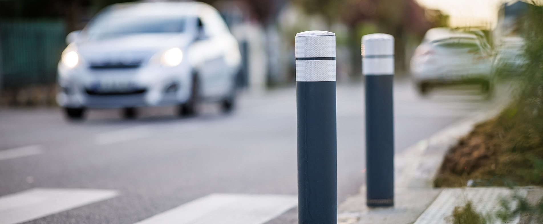 Pedestrian crossing protection with flexible solar bollards - ECO-CITY 35 Eco-Innov