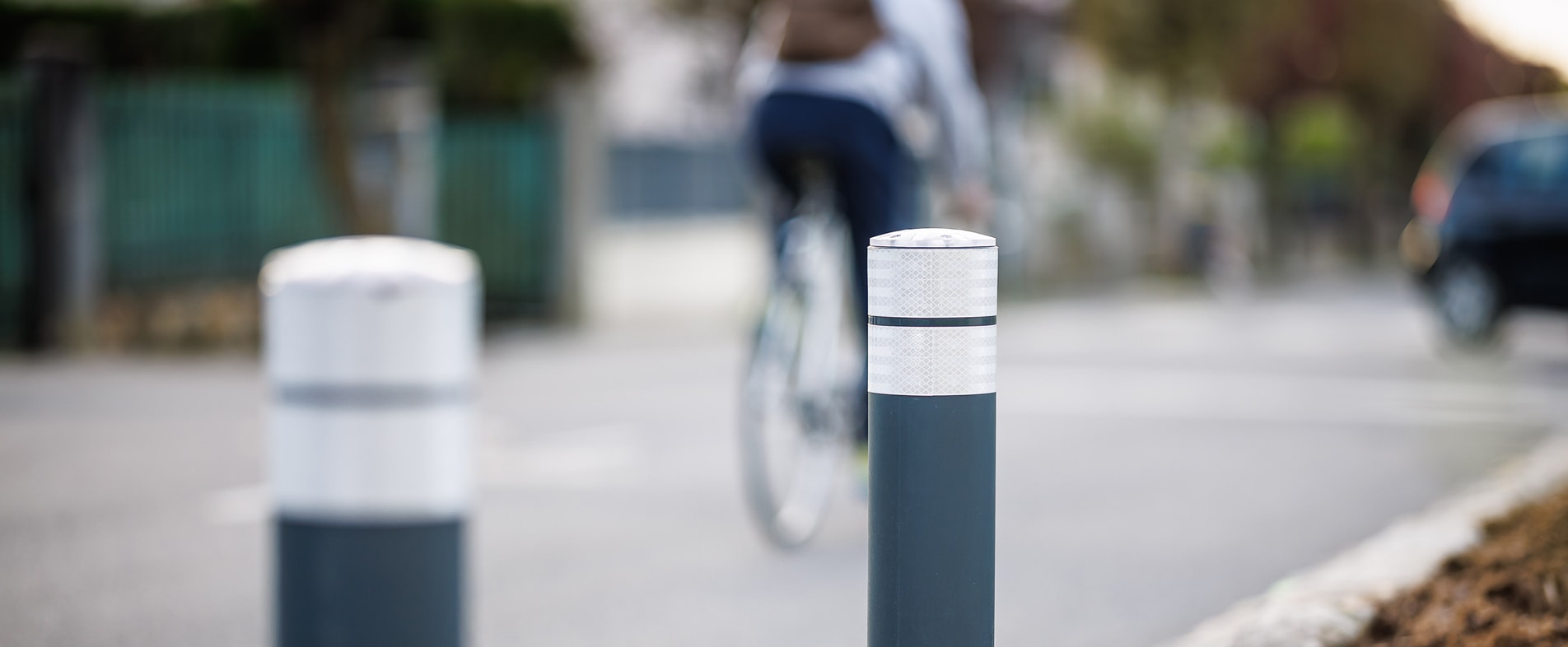 Pedestrian crossing protection with flexible solar bollards - ECO-CITY 35 Eco-Innov