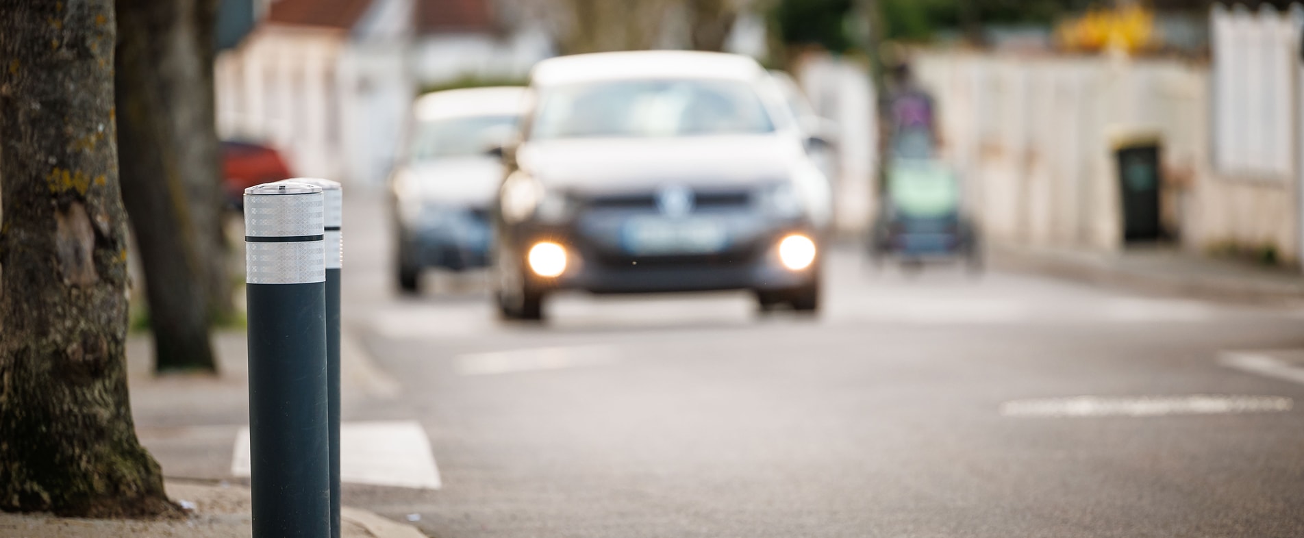 Pedestrian crossing protection with flexible solar bollards - ECO-CITY 35 Eco-Innov