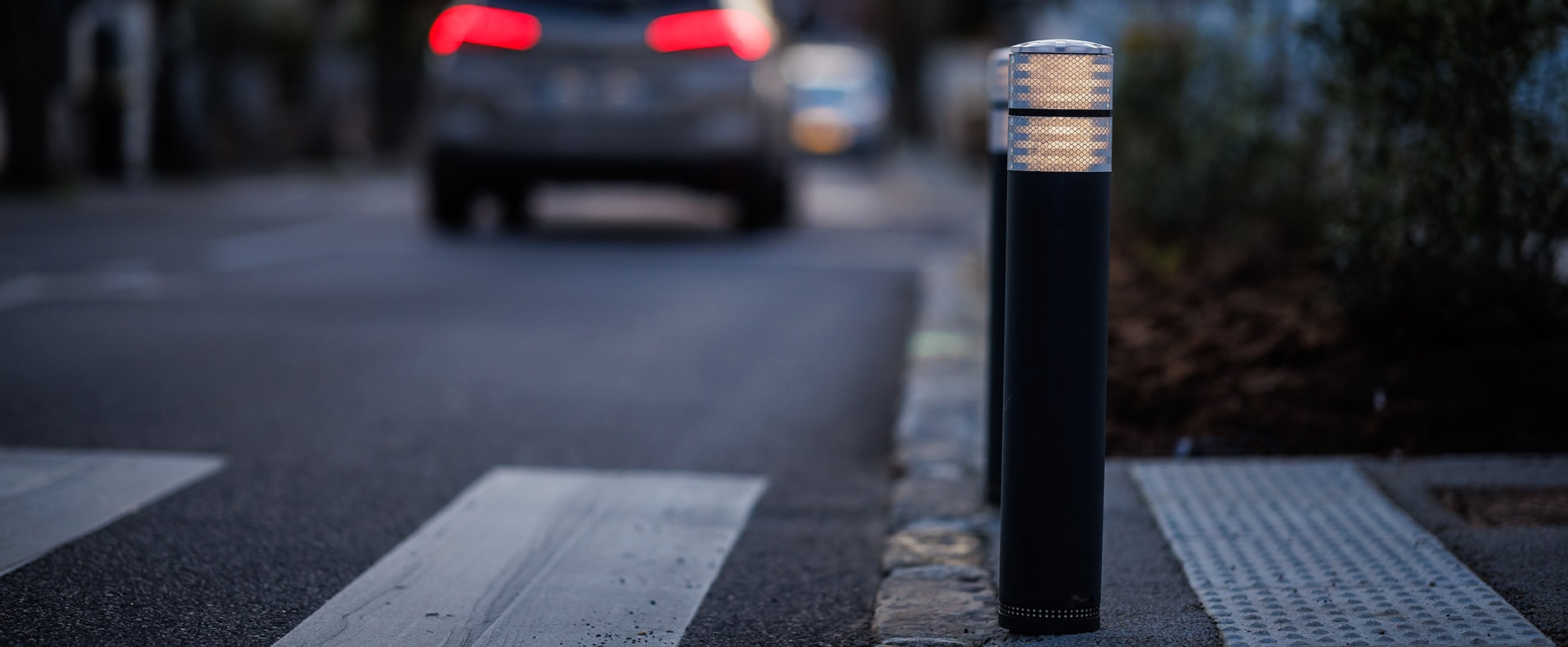 Pedestrian crossing protection with flexible solar bollards - ECO-CITY 35 Eco-Innov