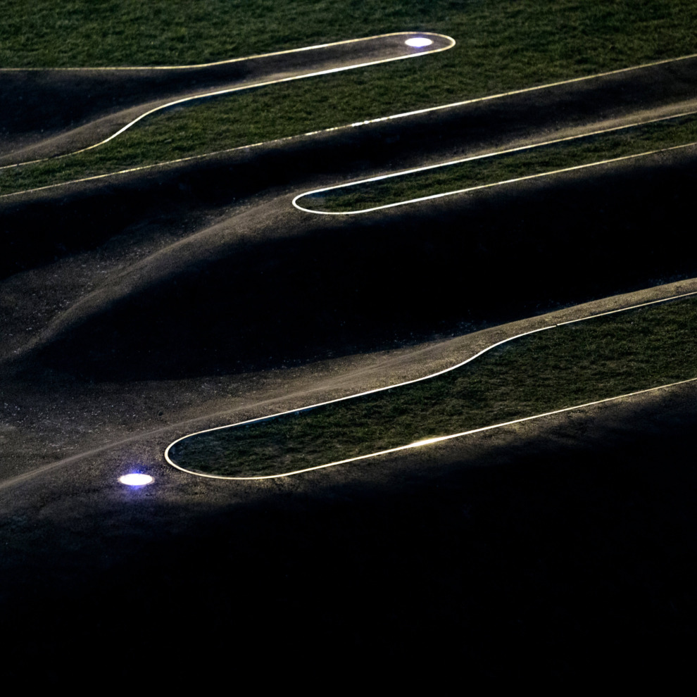 Balisage solaire dans un jardin public – Sculpture paysagère